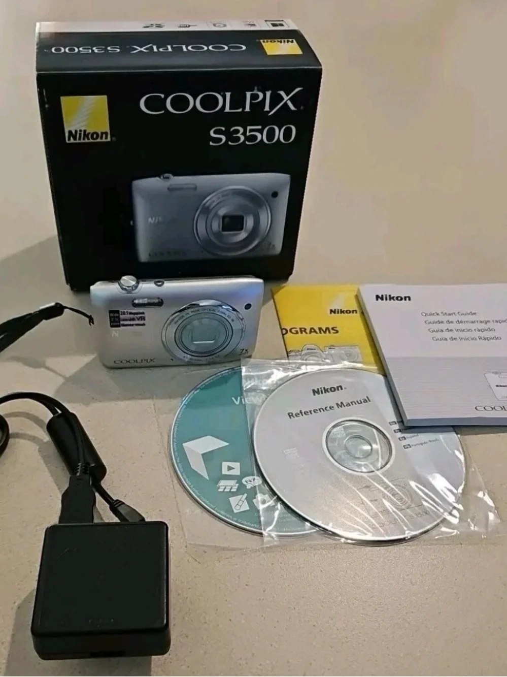 Nikon COOLPIX S3500 Silver Digital Compact Camera with Manuals & Charger